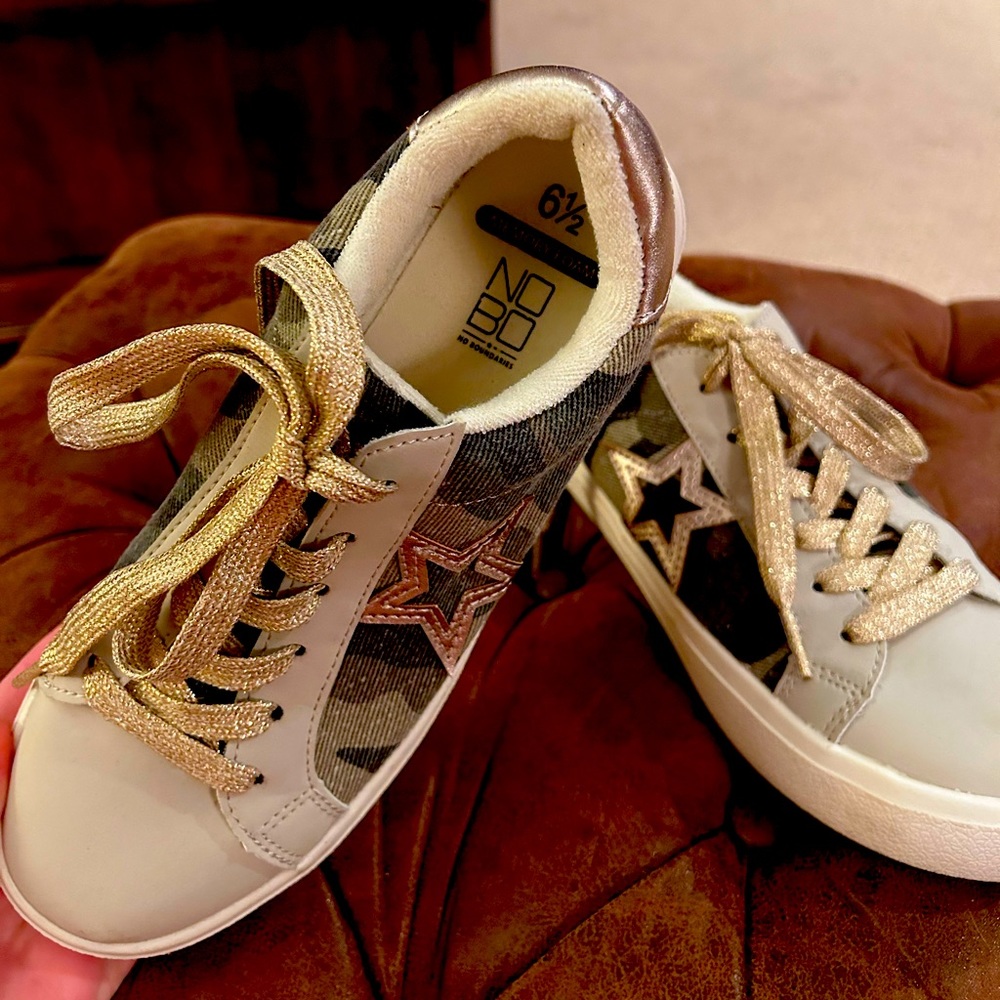 No Boundaries, Size 6 1/2 , Women’s Sneakers